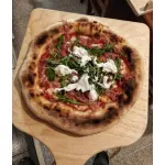 Pizza con cornicione alto con pasta madre chenabura